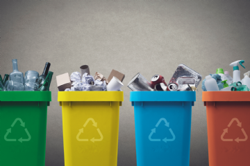 bidoni colorati per la raccolta differenziata