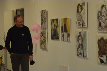 Vernissage mostra RosLoca- il curatore Claudio Sini