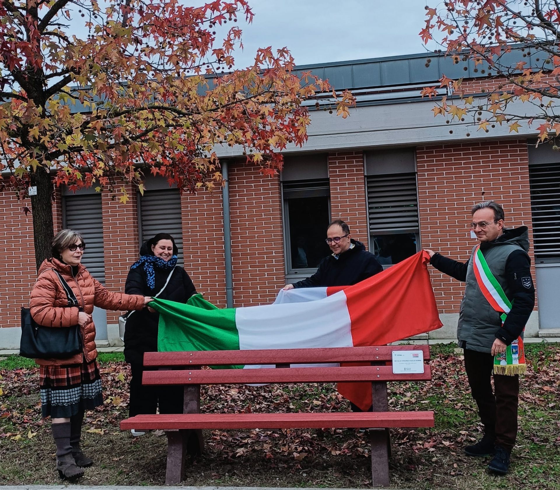 Prof.ssa Giovanna Chiricosta Dirigente Scolastica; Assessore alle Pari Opportunità Valentina Zucchini; Presidente C.d.A. Coop Reno Andrea Mascherini; Sindaco di Malalbergo Massimiliano Vogli 